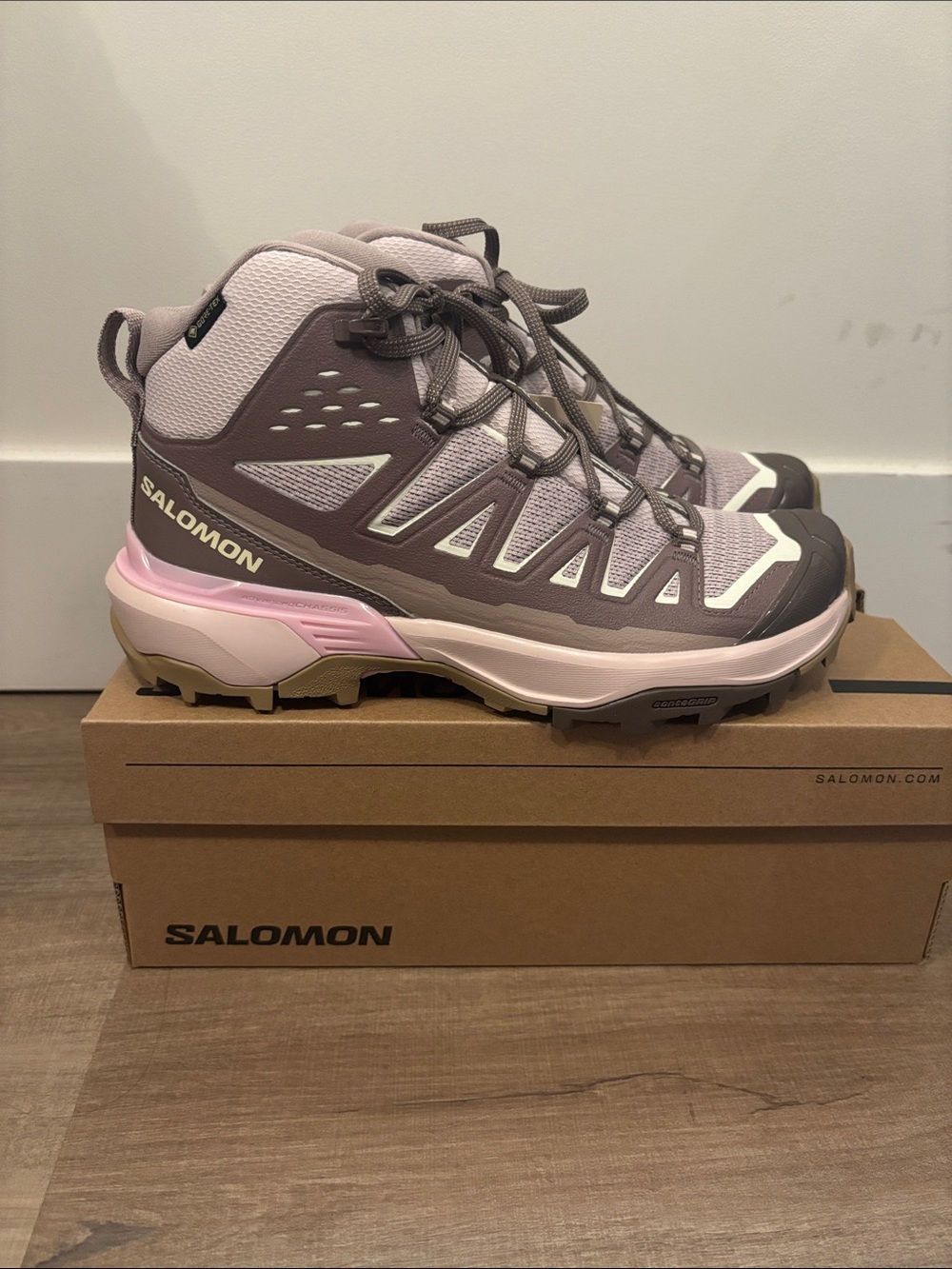 Salomon women’s x ultra 360 edge mid gore Tex hushed violet size 7 new